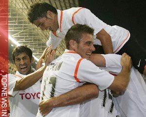 Nine-man Valencia escape from Santander with cup draw 
