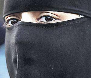 UK College bans Muslim woman for refusing to remove veil