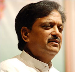 Deshmukh gives no credit to Chavan for ruling alliance's performance credit 