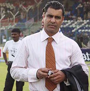 If offered I would love to take fulltime job of coaching Pak cricket team, says Waqar