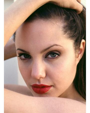 Jolie didn’t sleep with her mum’s lover, says controversial biographer