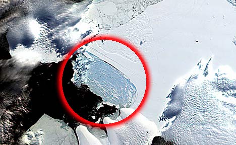 Huge sheet of Canadian ice shelf breaks off, scientists say 