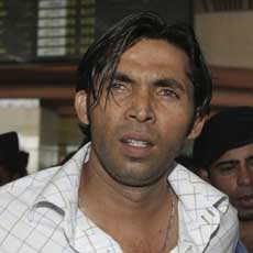 Pakistan pacer Asif issues statement on Delhi airport incident