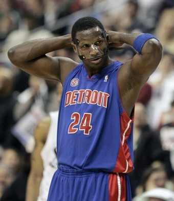 Antonio McDyess re-signs with Pistons 