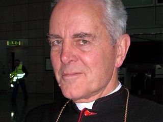 Holocaust-denying bishop leaves Argentina for Britain 