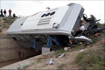 Three dead, five injured as tourist bus turns turtle 