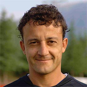 Valencia to sign veteran goalkeeper Cesar from Tottenham 