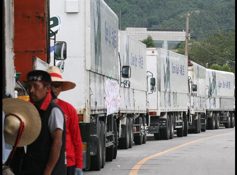Mexican truck, bus drivers on 24-hour strike over diesel prices 