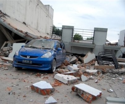 Second tremor hits disaster zone in Indonesia