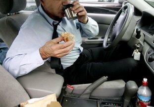 30% of UK drivers eat and rink while driving, study 