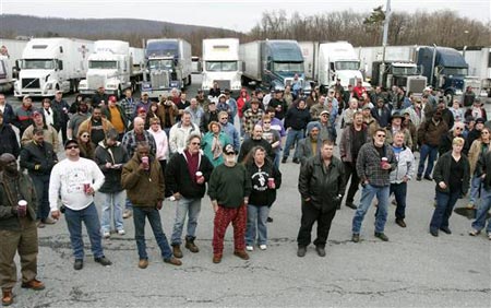 Protesting truck drivers form long convoys in GermanyProtesting truck drivers form long convoys in Germany