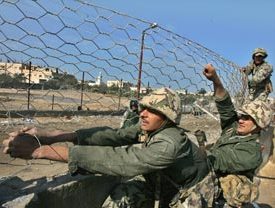 Smuggler wounds Egyptian border guard