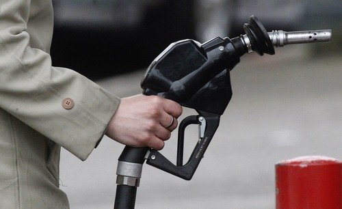 Average gas price falls three cents from previous week