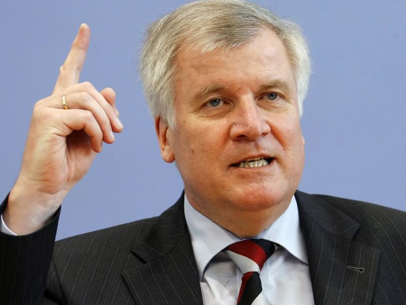 Bavarian leader rejects Glos resignation
