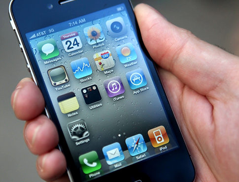 Upgraded iPhone 4 hits the global market