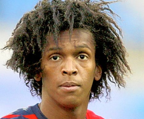 Everton sign striker Jo on loan