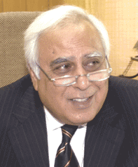 Sibal to meet agitating IIT teachers Friday