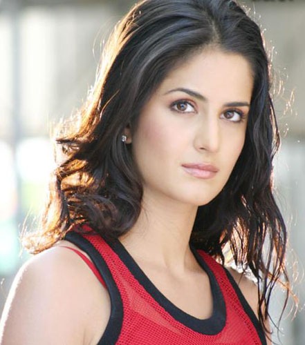 Katrina leaves for London to spend New Year’s Eve with family | TopNews