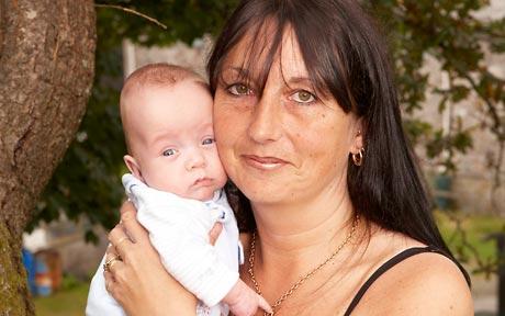 Meet the ''miracle baby'' who grew outside the womb!