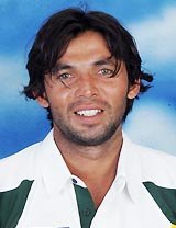 Suspended Pak bowler Asif banned from entering UAE
