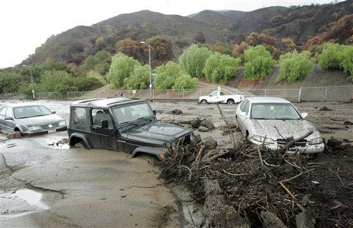Mudslide kills two, buries several cars in south-eastern Mexico 