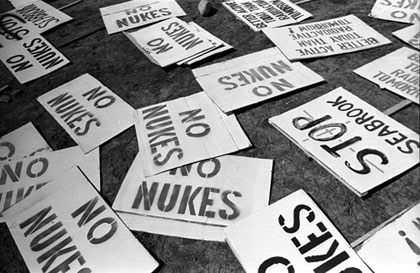 Anti-nuclear demonstrators rally outside German air base 