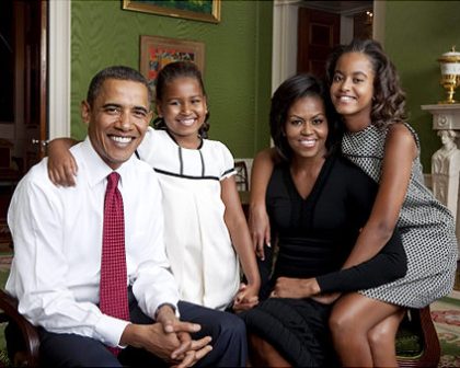 Official portrait of Obama family released