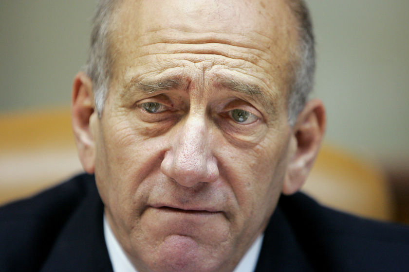 Olmert survives no-confidence, but partner votes against him