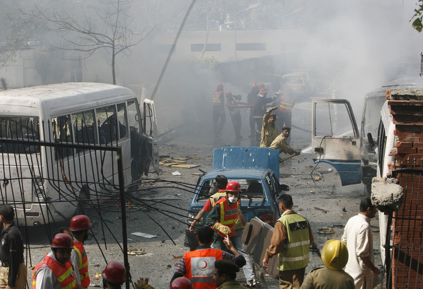 Militant violence leaves 30 people dead in Pakistan
