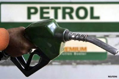 Petrol prices may come down by Rs. 2 on Wednesday