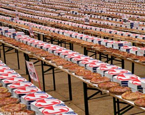 Longest line of pizzas enters record books!