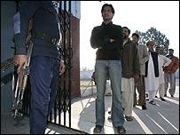 Voting ends in Pakistan, 10 dead in poll violence
