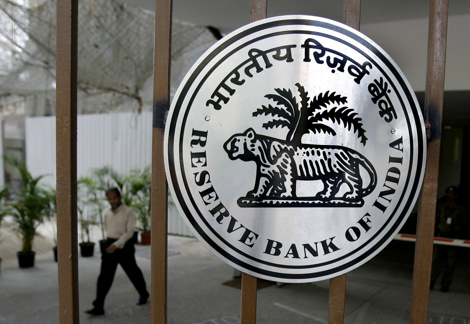Banks may charge the consumer for changing FD tenure
