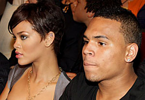 Singer Chris Brown apologizes for Rihanna row