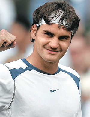 Federer rolls through into third round 