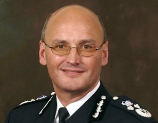 Top UK police officer tells 'scruffy' staff to smarten up