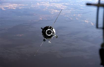 Soyuz leaves ISS to return with space tourist 