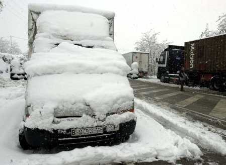 Snow affects flights, creates huge traffic jams in Madrid 
