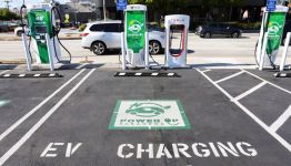 U.S. starts $2.5 billion funding program to expand EV charging infrastructure