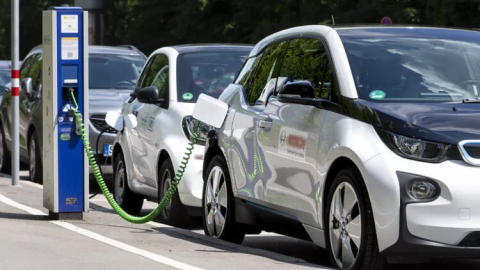 How Electric Vehicles are Becoming Mainstream Through the Growing EV Market