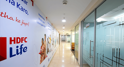 HDFC Life Share Price Jumps 1.14%; Bullish Breakout Faces Immediate Resistance at Rs 685