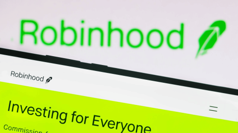 Cathie Wood’s ARK Invest Sells Robinhood (HOOD) and Buys Coinbase (COIN)