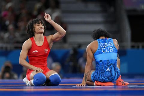 Cuban Wrestler Yusneylis Guzmán López Wins Silver After Vinesh Phogat's Suspension