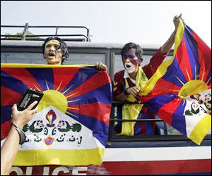Tibetan leaders, supporters furious over US tribute to China