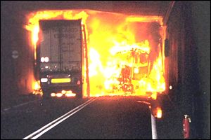 "Minor injuries" in Channel tunnel fire says Eurotunnel 