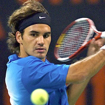 Federer smash-and-grab fails to halt Djokovic 