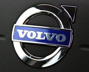 Volvo to develop self-driving cars 