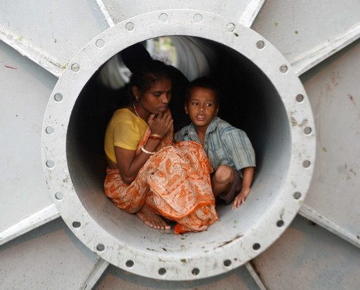 24 dead, more than 100,000 affected by cyclone in West Bengal 