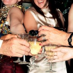 Parents encourage youngsters to drink, finds Oz study